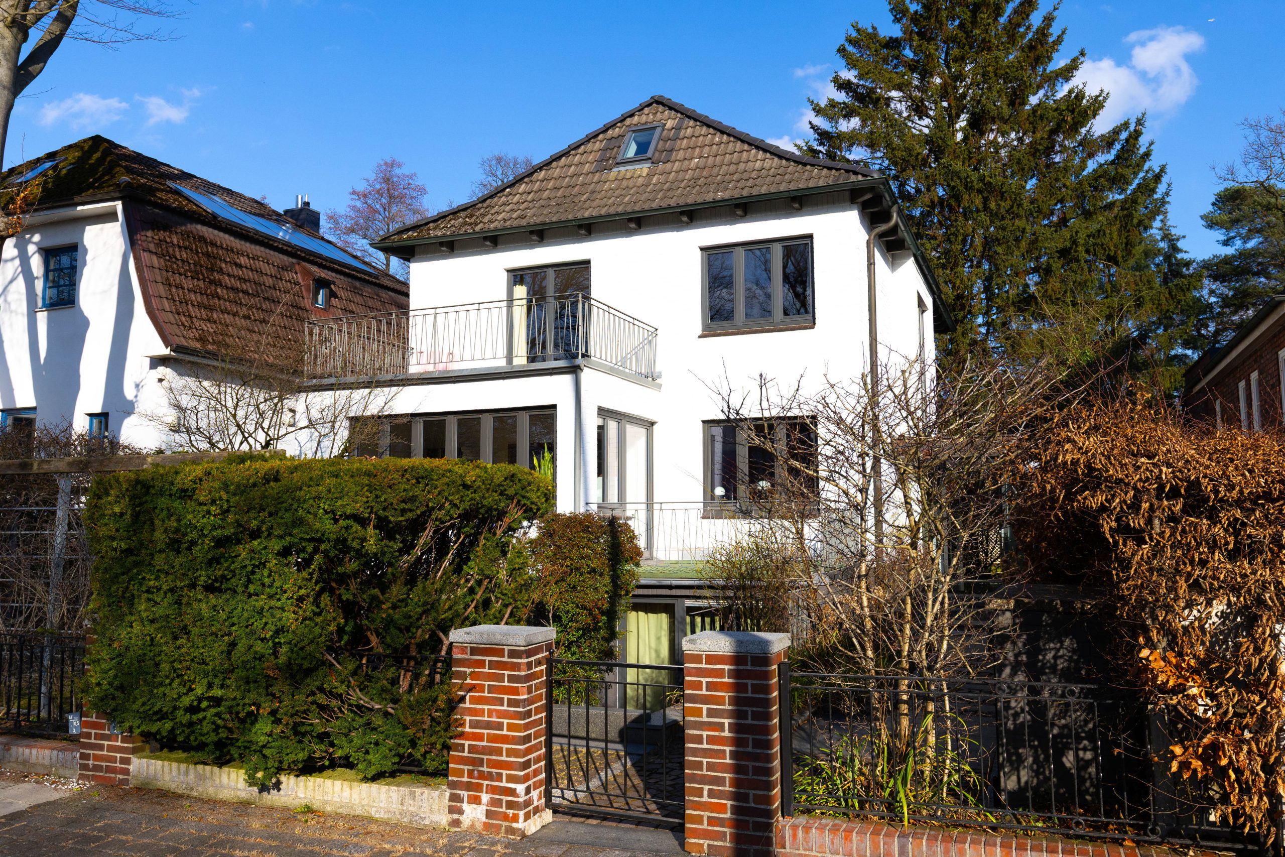 Immobilienangebot - Hamburg - Alle - Reserviert: Großzügiges Einfamilienhaus in Groß Borstel mit ausgebautem Dachgeschoss