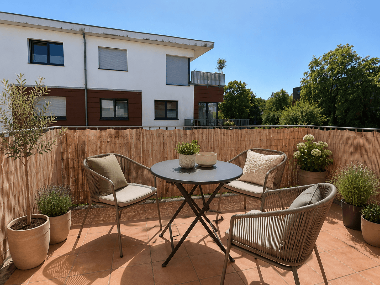 Immobilienangebot - Hamburg - Alle - Helle 4-Zimmer-Wohnung mit zwei Balkonen in einer Lage zum Wohlfühlen