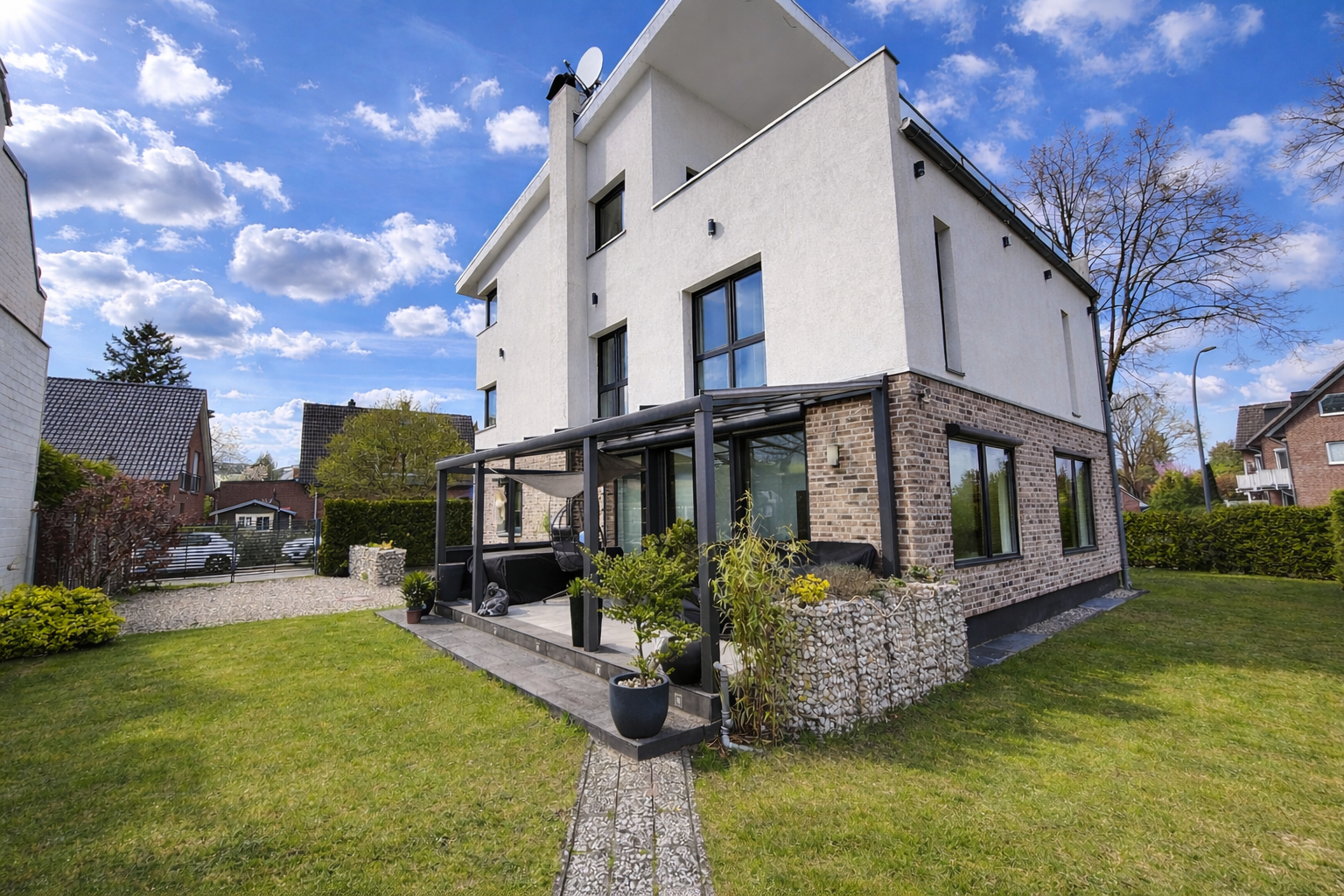 1LangAußenansicht Immobilienangebot - Hamburg - Alle - Großzügig wohnen und frei entfalten