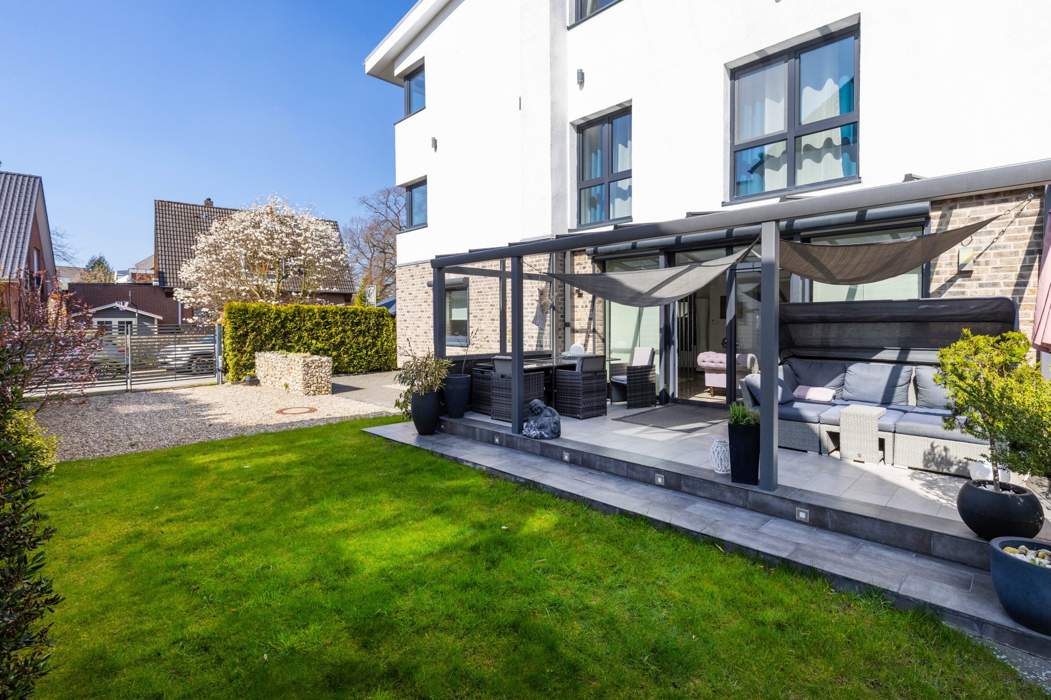 2LangTerrasse mit Fussbodenheizung Immobilienangebot - Hamburg - Alle - Großzügig wohnen und frei entfalten