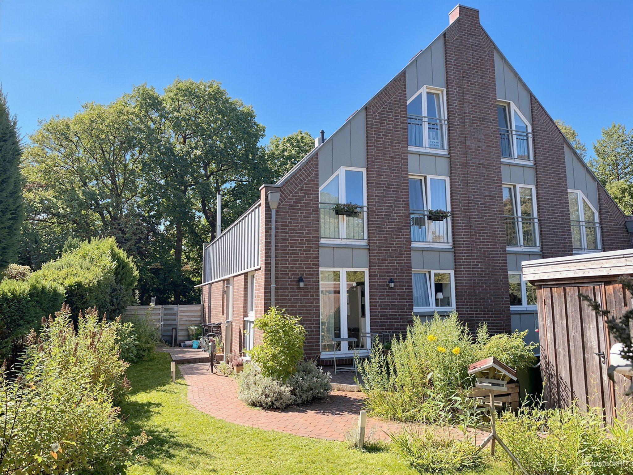 Immobilienangebot - Hamburg - Alle - Zwei Häuser, viele gute Gründe – Kapitalanlage am Volksdorfer Wald