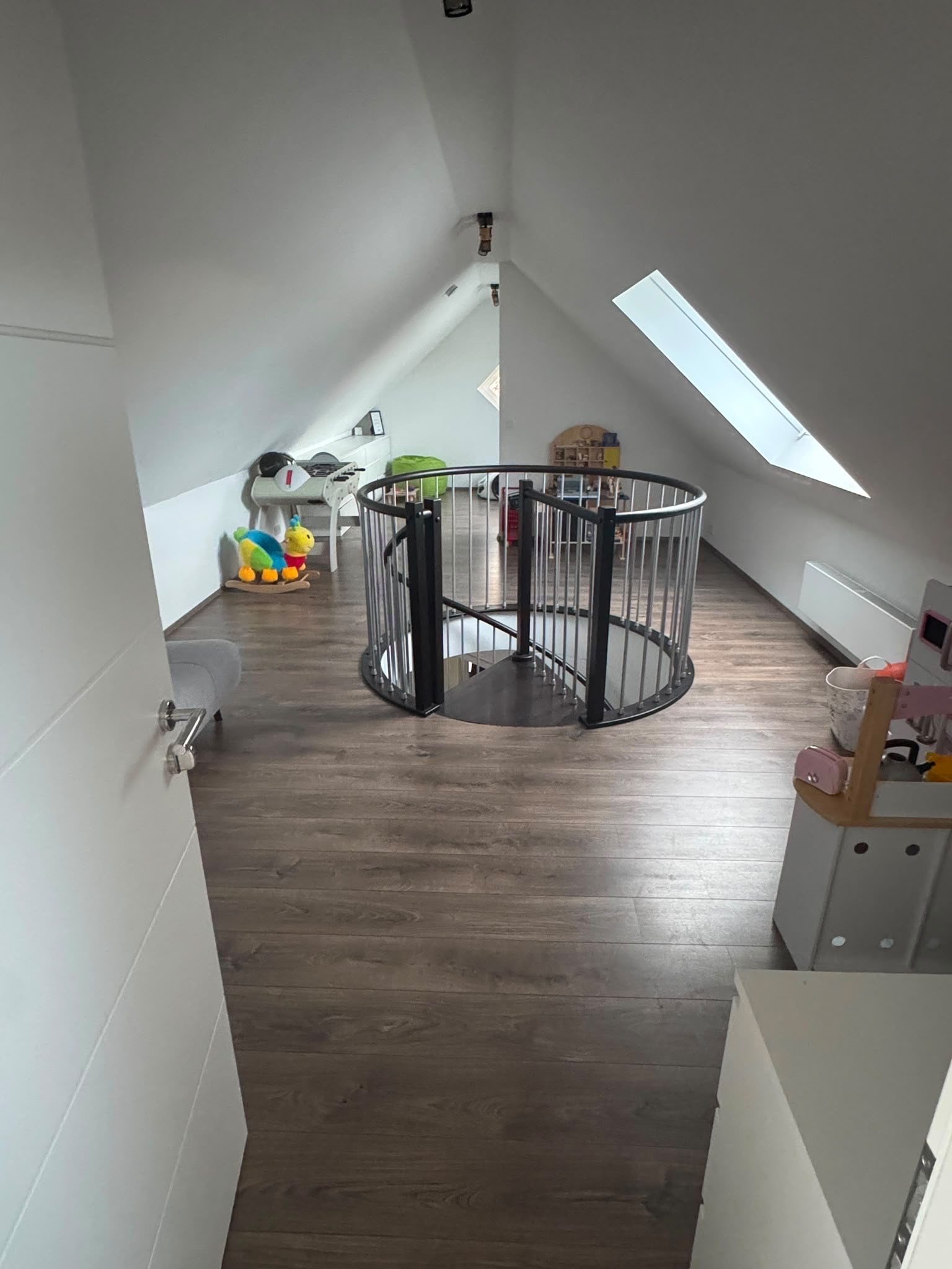 Immobilienangebot - Gersthofen - Alle - Exklusive 5,5-Zimmer-Maisonette-Wohnung mit 160 m² Wohnfläche, 2 Bädern, Balkon und Tiefgarage